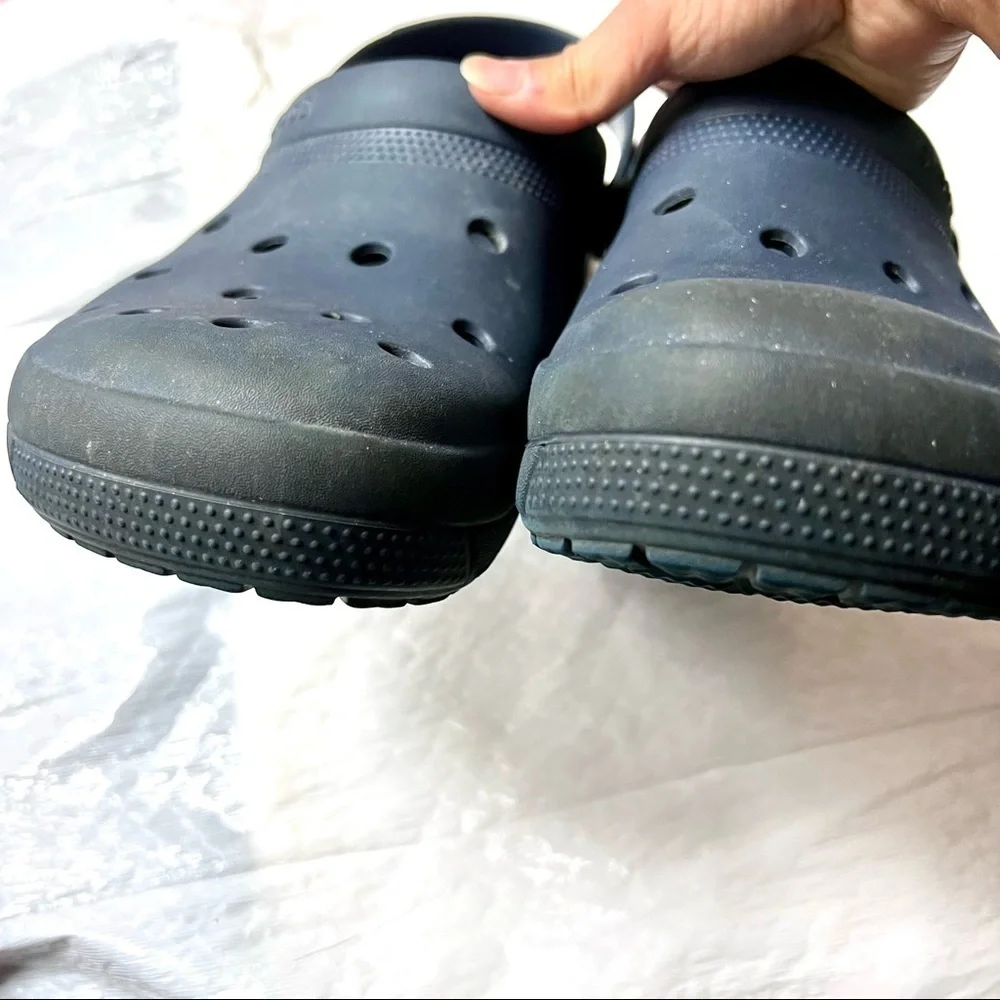 Crocs ICONIC Comfort Classic Vented Clogs in Navy blue mens size 13